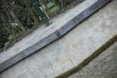 Waterkering bij sportcomplex De Zilk in Noordwijkerhout met Bosch Beton keerwanden