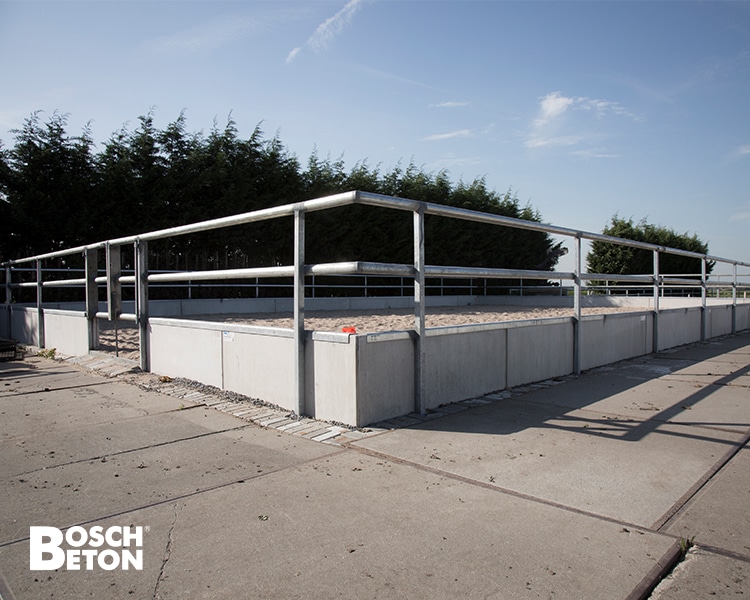 Bosch Beton - Paddocks van keerwanden voor Arabische renpaarden