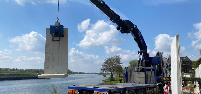 Bosch Beton - Hoogteverschil opgelost met keerwanden in Kessel nabij het veer (Limburg)