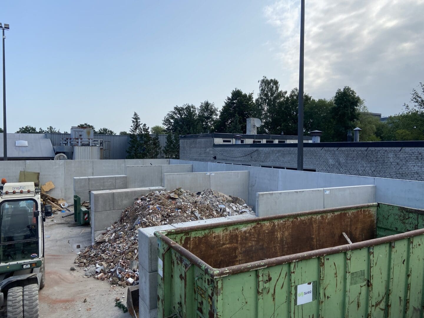 Bosch Beton - Extra opslag met keerwanden bij Schrootbedrijf G. Schrijver in Apeldoorn