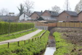 Bosch Beton - Keerwanden als grond- en waterkering langs vlonderpad in Weerselo