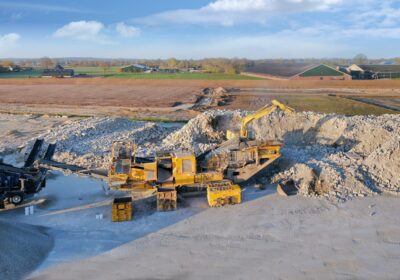 Fundamenten oude fabriek Bosch Beton in Kootwijkerbroek zijn grondstof voor nieuwe keerwanden