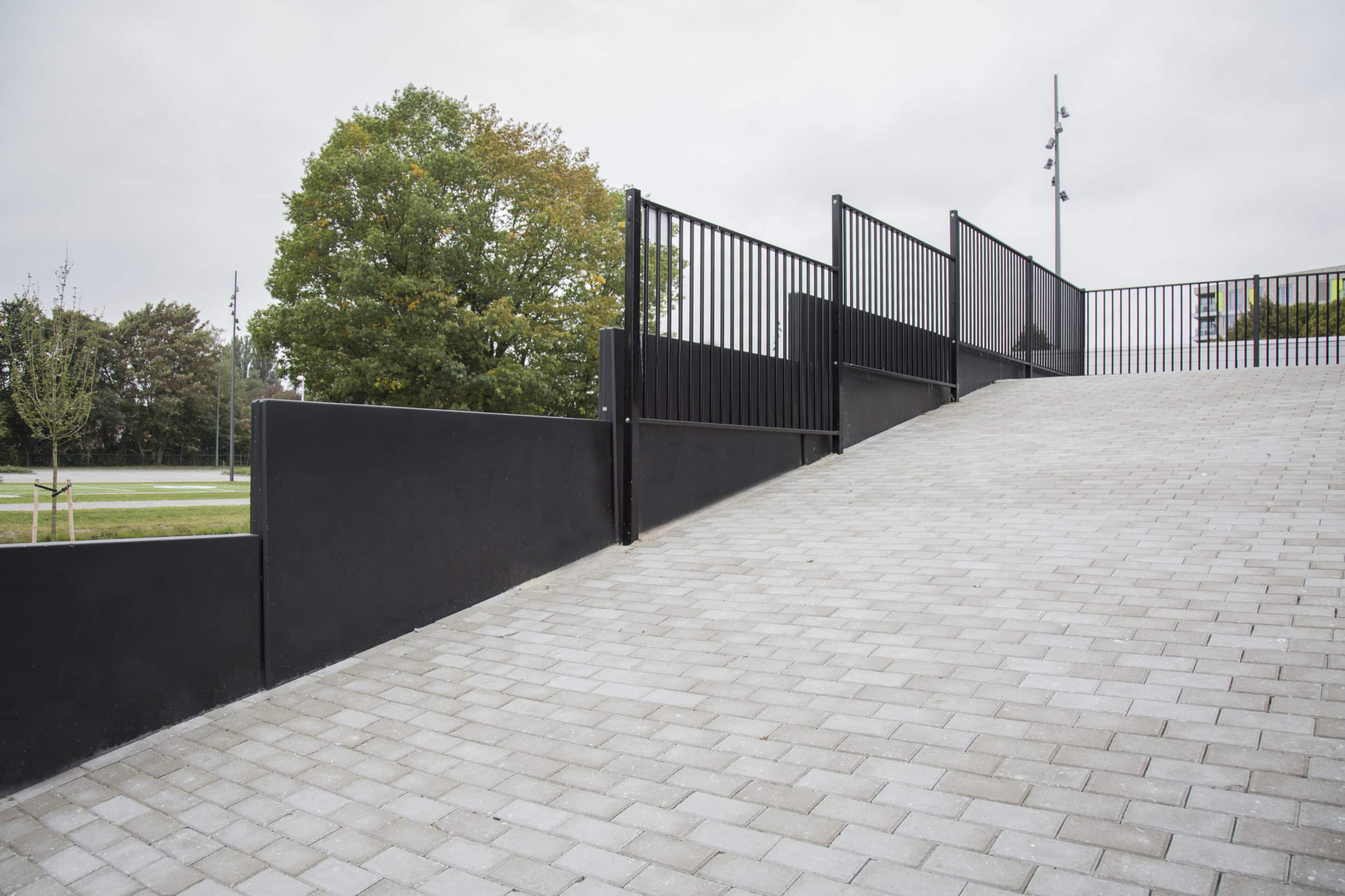 Antraciet keerwanden moderniseren SportsCentre FBK-stadion in Hengelo