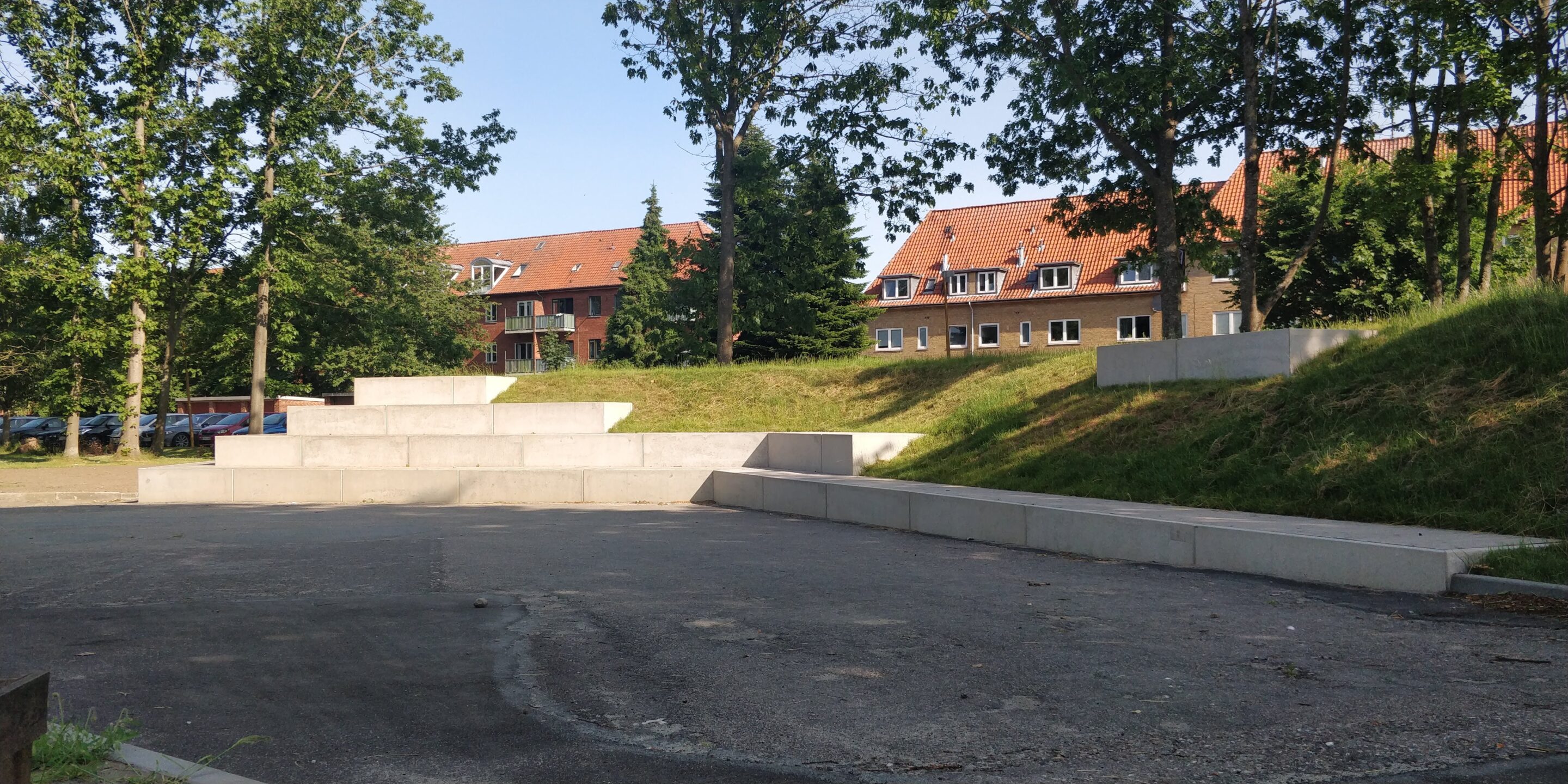 Keerwanden zorgen voor zitplekken in Deens openbaar park
