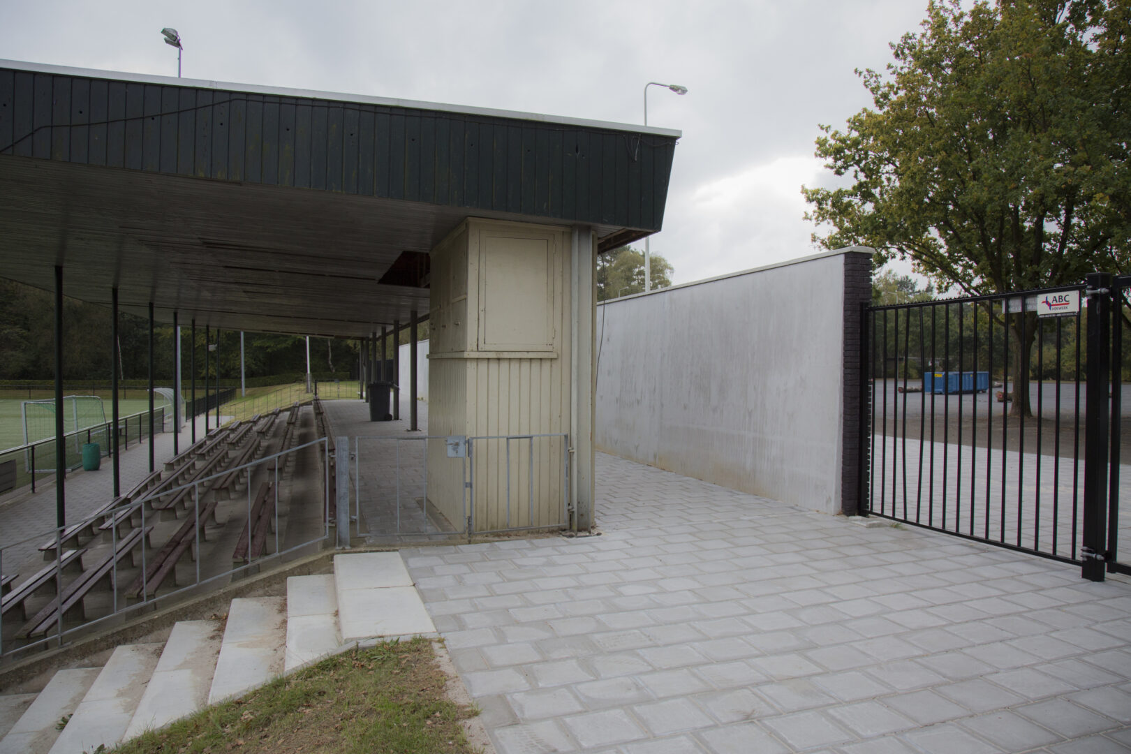 keerwand terreinafscheiding sportpark