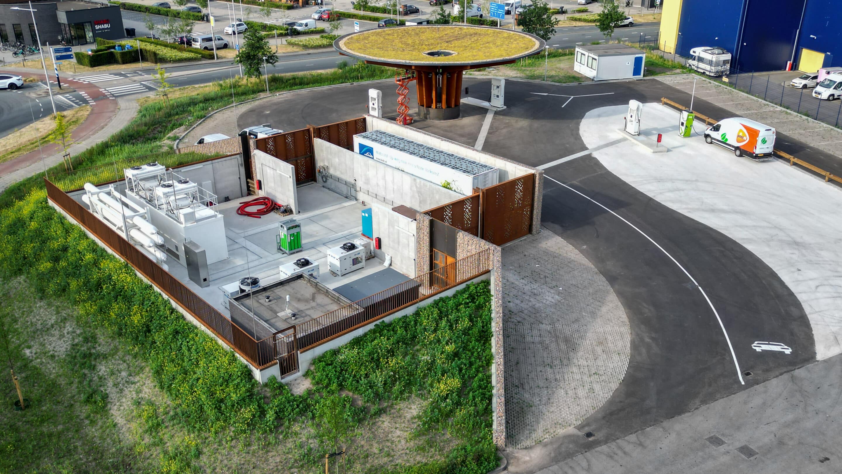 Keerwanden op maat voor eerste Fountain Fuel waterstof tankstation van Nederland