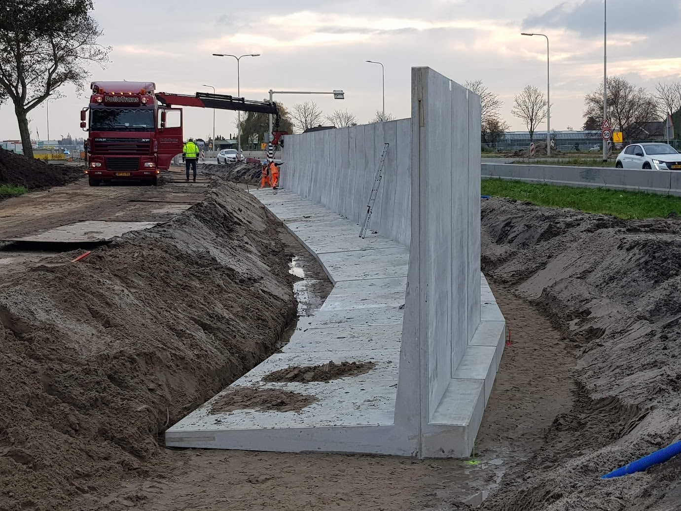 betonnen keerwand voor snelweg